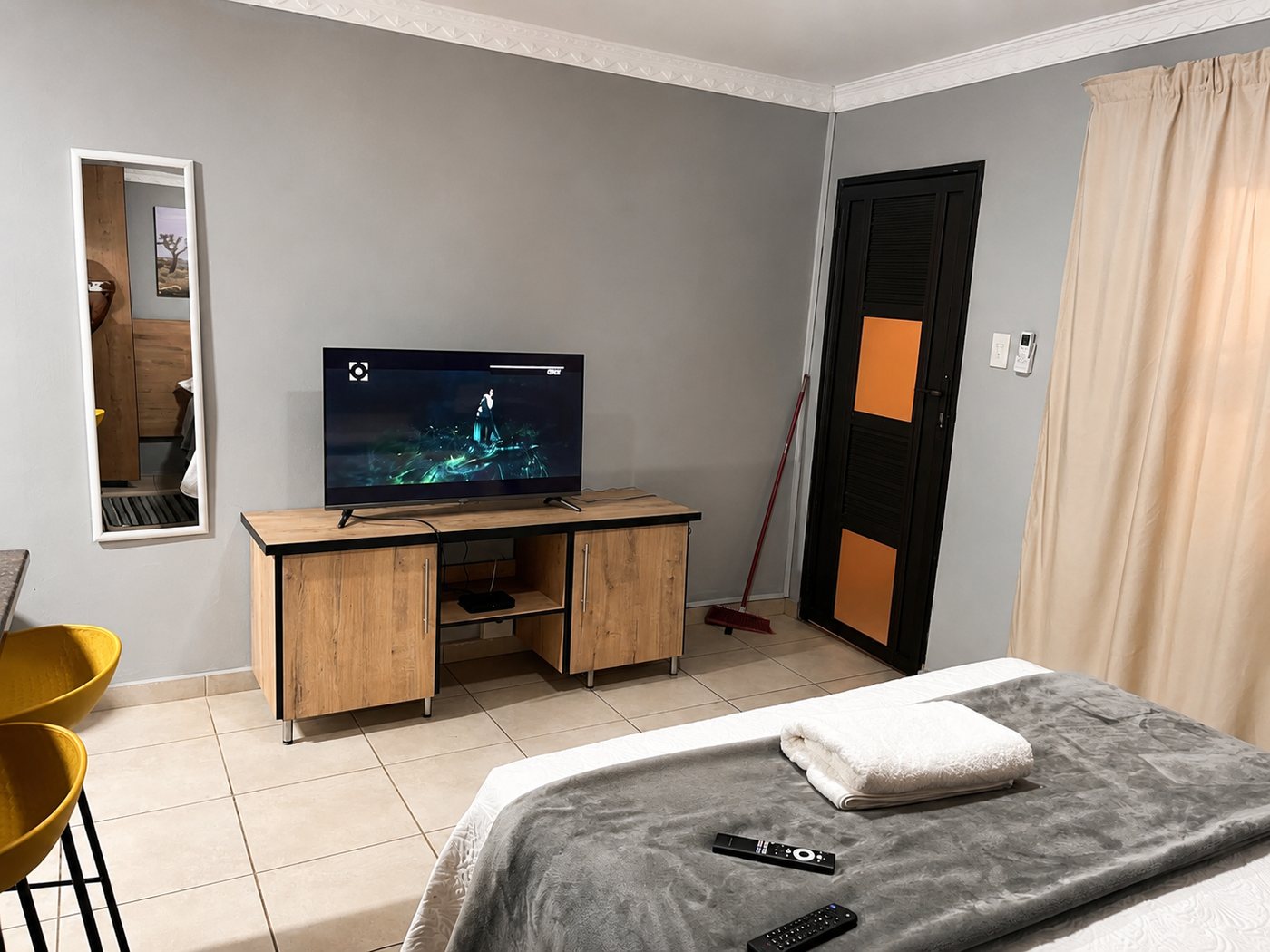 Deluxe Double Room TV wall and seating